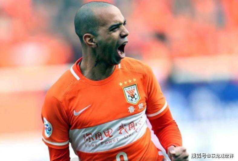 华体会电竞 -清晨体能课后，成都蓉城调整名单备战欧篮联，赛场秩序良好，临场指挥获称赞 