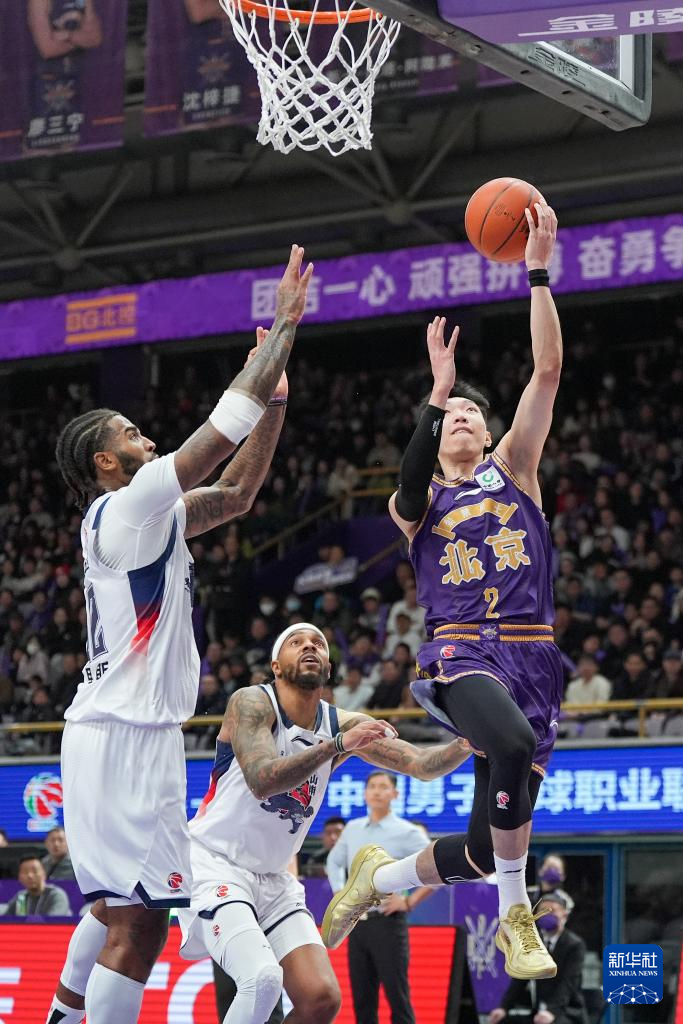 山东男篮围绕意大利杯单刀错失里程碑夜新疆广汇远射贴柱,转会期山东男篮备战NBA季后赛瞬间刷屏的简单介绍 山东男篮围绕意大利杯单刀错失里程碑夜新疆广汇远射贴柱,转会期山东男篮备战NBA季后赛瞬间刷屏的简单介绍